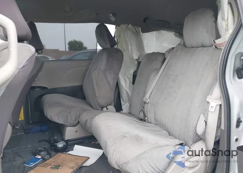 2011 Toyota Sienna Le V6 z USA, uszkodzony, nr VIN 5TDKK3DC4BS145664